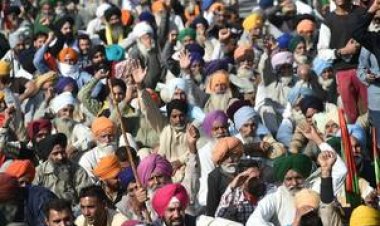 किसान आंदोलन : प्रदर्शनकारी दिल्ली की सीमा पर अब भी जमे