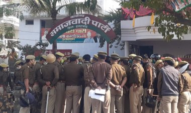 जार्जटाउन स्थित सपा कार्यालय पर भारी पुलिस बल तैनात