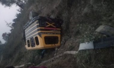 10 फिट गहरे खाई में पलटा विक्रम 3 गंभीर