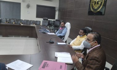 मण्डलायुक्त की अध्यक्षता में विधान सभा निर्वाचन क्षेत्रों की निर्वाचक नामावलियों के विशेष संक्षिप्त पुनरीक्षण कार्यक्रम की समीक्षा बैठक सम्पन्न