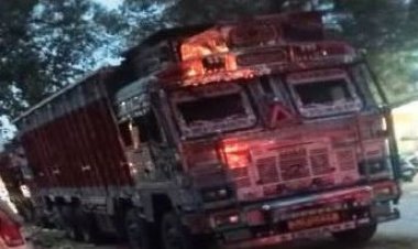 अवैध ओवरलोड वाहनों के खिलाफ मेजा पुलिस के हुए सख्त तेवर 06 वाहनो को किया सीज