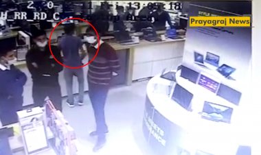 शॉपिंग मॉल में सरेआम लोगो की मौजूदगी में शातिर चोर ने चुराया लैपटॉप