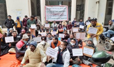 शिक्षा निदेशालय कर्यालय के सामने धरना प्रदर्शन और घेराव