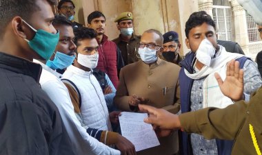 ऑफलाइन कक्षा संचालन एवं पुस्तकालय खोलने की मांग को लेकर NSUI ने कुलपति को सौंपा ज्ञापन