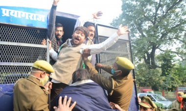 भाजपा सांसद आवास का घेराव कर रहे कांग्रेसियो को पुलिस ने हिरासत में लिया