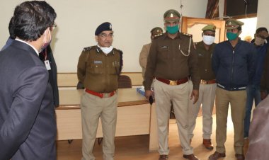 आईजी परिक्षेत्र ने परीक्षा केन्द्र का किया निरीक्षण