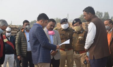 धान क्रय केन्द्र का आयुक्त ने किया औचक निरीक्षण 