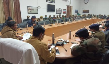 लंबित विवेचनाओं के शीघ्र निस्तारण के डीआईजी एसएसपी ने दिए निर्देश