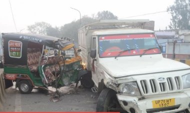 प्रयागराज के चौफटका में सड़क हादसा ऑटो और पिकअप वैन आमने सामने भिड़े