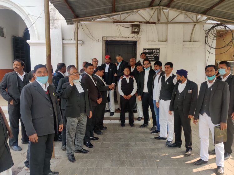 कृषि कानून वापिस लेने की मांग को समाजवादी अधिवक्ता सभा ने कचहरी मे निकाला विरोध मार्च