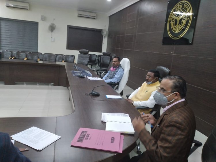 मण्डलायुक्त की अध्यक्षता में विधान सभा निर्वाचन क्षेत्रों की निर्वाचक नामावलियों के विशेष संक्षिप्त पुनरीक्षण कार्यक्रम की समीक्षा बैठक सम्पन्न