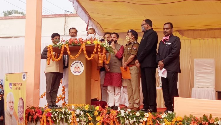 अधिवक्ता समागम में सीएम योगी बोले- माफिया से खाली कराई गई जमीन पर वकीलों शिक्षको और पत्रकारों के लिए बनेगी आवासीय योजना