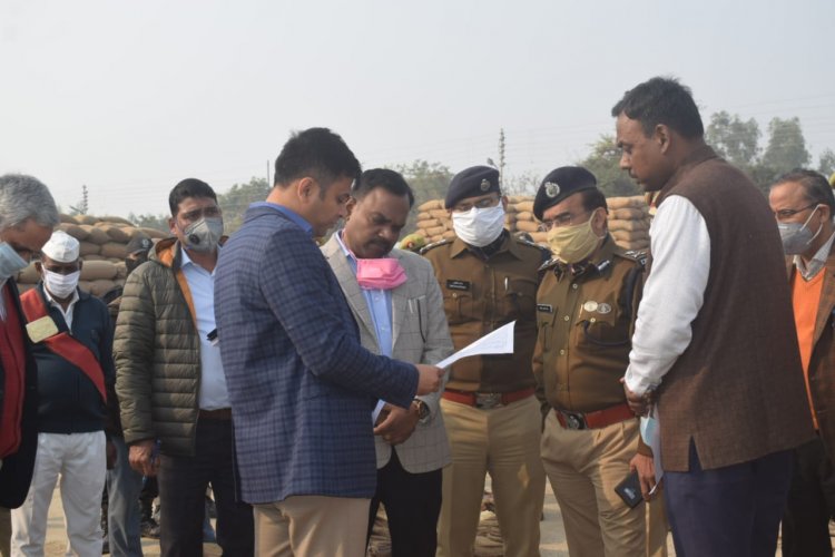 धान क्रय केन्द्र का आयुक्त ने किया औचक निरीक्षण