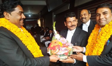 सपा अधिवक्ता सभा के नवनियुक्त ज़िलाध्यक्ष राकेश यादव का हाईकोर्ट के अधिवक्ताओं ने किया ज़ोरदार  स्वागत