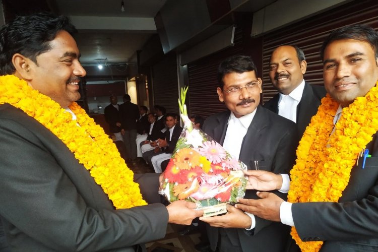 सपा अधिवक्ता सभा के नवनियुक्त ज़िलाध्यक्ष राकेश यादव का हाईकोर्ट के अधिवक्ताओं ने किया ज़ोरदार स्वागत
