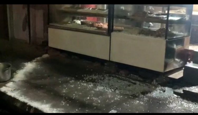 रेस्टोरेंट में खाने का पैसा मांगने पर विवाद, दूसरे दिन रेस्टोरेंट में बमबाजी