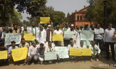 एमिम ने प्रोफ़ेसर फातमी का मकान गिराए जाने पर निंदा करते हुए किया प्रदर्शन