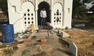 शबे बारात - पुरखों की कब्रों  पर रात भर चलेगा फातेहा पढ़ने का दौर