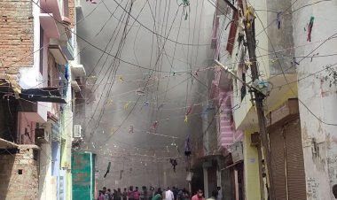 प्रयागराज के कीडगंज में मेडिकल स्टोर और घर में लगी भयंकर आग