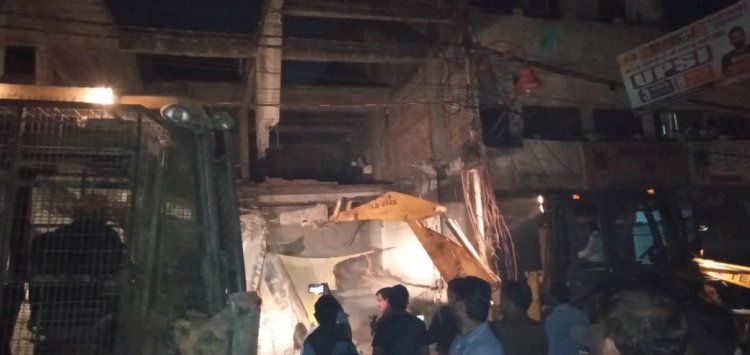 वसीम रिजवी के करीब वकार रिज़वी के अवैध सम्पत्ति पर चला पीडीए का बुल्डोजर