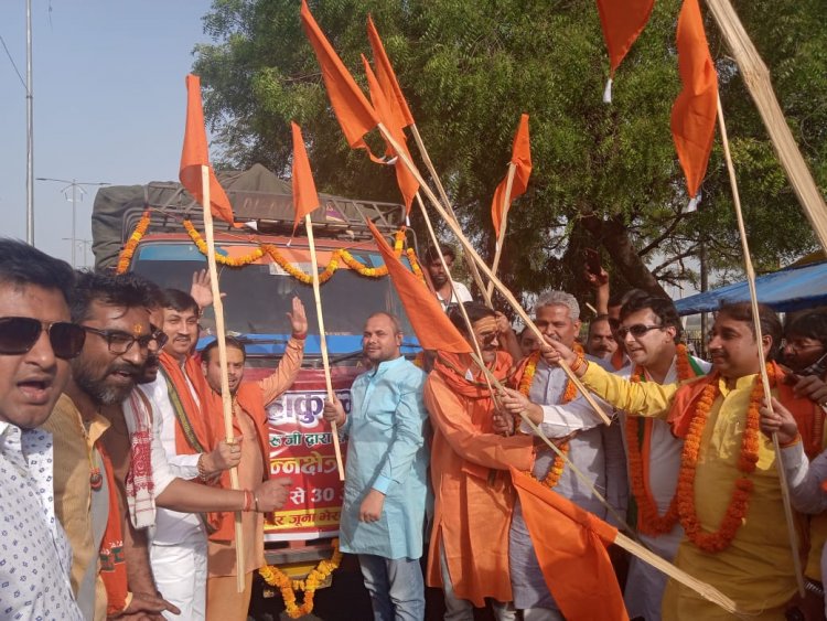 प्रयागराज से हरीद्वार कुंभ में मास पर्यन्त भंडारा चलाने हेतु जत्था हरिद्वार की ओर रवाना