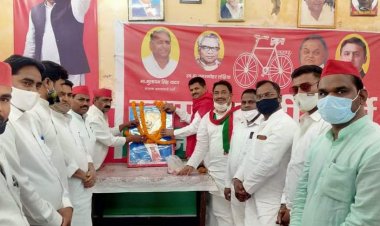 संविधान रक्षा दिवस के रुप मे सपाईयों ने मनाई बाबा साहब की 130 वीं जयन्ती