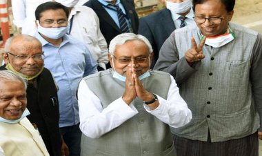 कोरोना बढ़ रहा है, शादी कुछ वक्त के लिए टाल दें- नीतीश