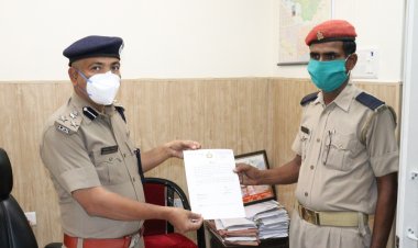 प्रयागराज- कोरोना की दवा देने के लिए 1  KM दौड़ा जवान