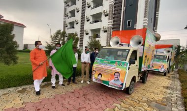 पहल: निजी खर्च पर विधायक ने कोविड टीकाकरण जागरूकता प्रचार किये रवाना