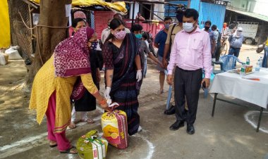 जनप्रतिनिधियों की उपस्थित में प्रधानमंत्री गरीब कल्याण अन्न योजनान्तर्गत किया गया खाद्यान्न वितरण