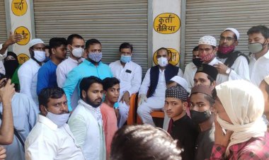 एमिम द्वारा उन्नाव मे मारे गए सब्जी विक्रेता के परिवार को एक लाख की आर्थिक सहायता एवं कानूनी लड़ाई का दिया आश्वासन