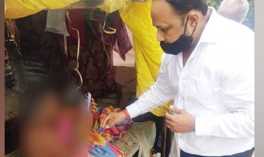 पेट का ऑपरेशन कराकर झोपड़ी मे भूख से बेहाल बूढ़ी महिला व एक गूंगी महिला के लिए दूत बने महावीर