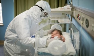 वाराणसी- स्वस्थ मां ने 'कोविड पॉजिटिव' बच्चे को दिया जन्म, डॉक्टर हैरान