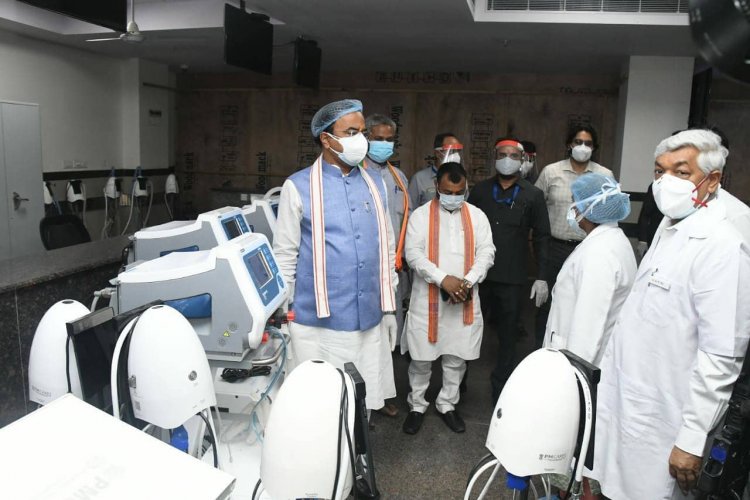 स्वरूपरानी अस्पताल प्रशासन को डिप्टी सीएम केशव प्रसाद मौर्य ने दिए 65 वेंटिलेटर