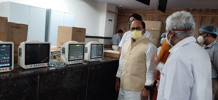 प्रयागराज: SRN में ICU के लिए आए 150 मॉनिटर मशीनों का कैबिनेट मंत्री ने किया शुभारंभ