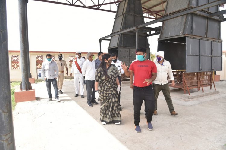 प्रयागराज : महापौर अभिलाषा गुप्ता नन्दी ने शमशान घाट पर शवदाह गृह का किया निरीक्षण