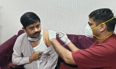 यूपी के मंत्री नन्दी ने ली कोरोना वैक्सीन की दूसरी डोज