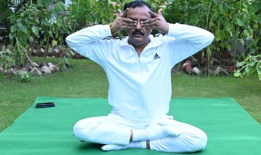 योग स्वस्थ होने की वैज्ञानिक पद्धति, बनाएं जीवन का हिस्सा : CM योगी आदित्यनाथ