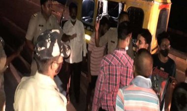 प्रयागराज के नैनी में सड़क हादसा, ट्रक की चपेट में आने से पिता-पुत्र की मौत