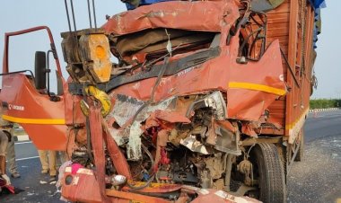 आगरा एक्सप्रेस वे पर खड़ी बस में डीसीएम ने मारी टक्कर, पांच की मौत