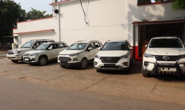 प्रयागराज: लग्ज़री गाड़ियों की चोरी करने वाले गिरोह के 5 सदस्य गिरफ्तार, पांच लग्जरी गाड़ी बरामद