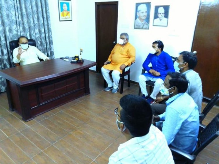 कोरोना से प्रभावित परिवार एवं युवाओं को रोजगार से जोड़कर स्वावलम्बी बनायेंगे - सिद्धार्थ नाथ सिंह