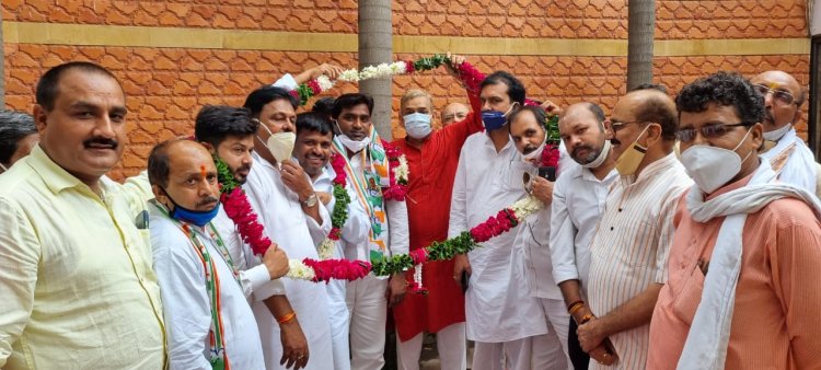प्रयागराज: बसपा के एक दर्जन नेता कांग्रेस में हुए शामिल