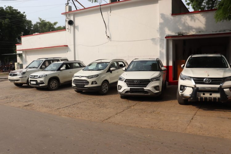 प्रयागराज: लग्ज़री गाड़ियों की चोरी करने वाले गिरोह के 5 सदस्य गिरफ्तार, पांच लग्जरी गाड़ी बरामद