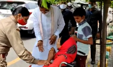 दिव्यांग महिला को देख भावुक हुये उप मुख्यमंत्री केशव मौर्य, तत्काल की आर्थिक मदद