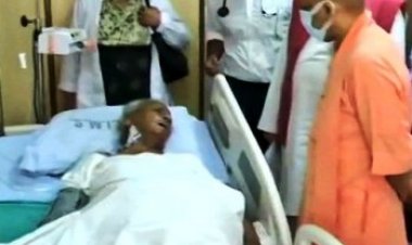 उत्तर प्रदेश के पूर्व मुख्यमंत्री कल्याण सिंह भर्ती , देखने पहुंचें योगी आदित्यनाथ