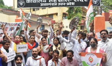 महंगाई के खिलाफ कांग्रेसियो का थाली पीटकर प्रदर्शन