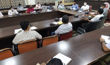 जिलाधिकारी की अध्यक्षता में 37 बिंदुओं के विकास कार्यों की प्रगति की समीक्षा बैठक सम्पन्न