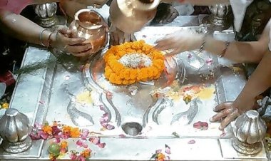 बम-बम की गूंज से गूंज रही छोटी काशी कानपुर, शिवालयों में भक्तों ने की पूजा-अर्चना
