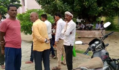 अनियंत्रित कार पेड़ से टकराई, एक की मौत कई घायल